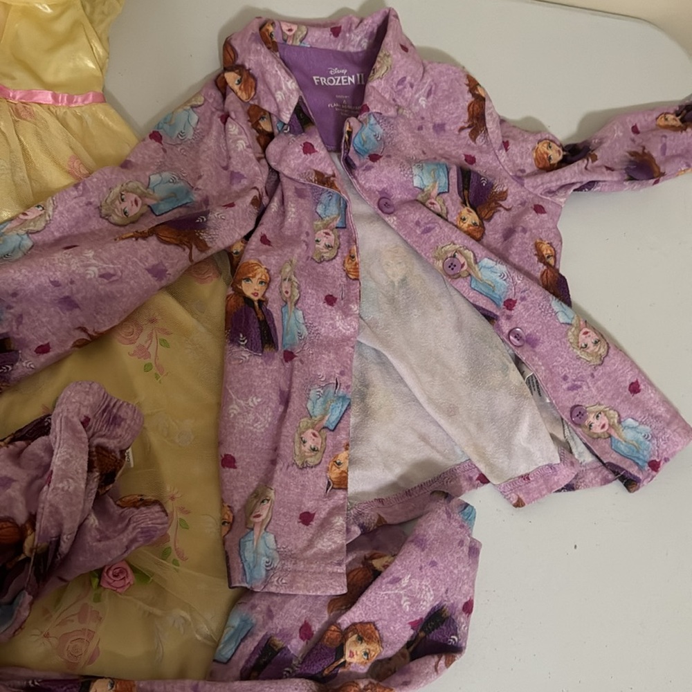 Bundle 2 Girl pijamas and 1 Bella nightgown size 5-6 - Picture 9 of 10